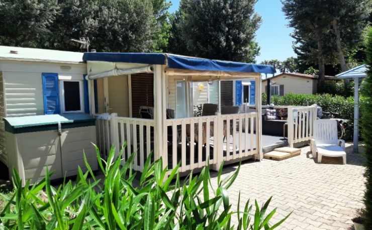 Caravan met airco op leuke plek dichtbij het strand