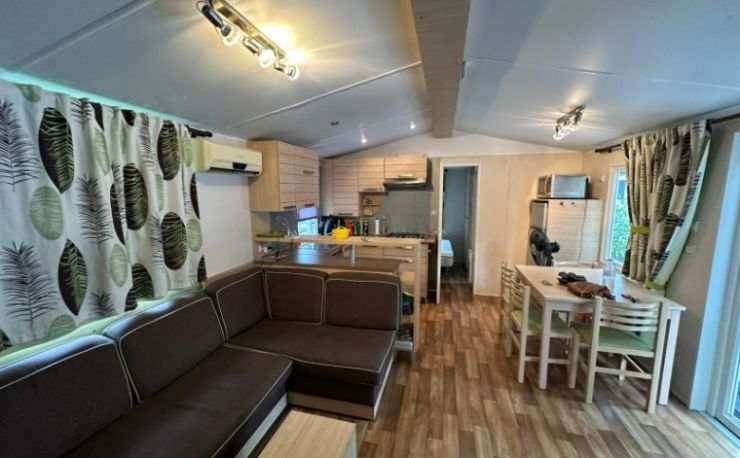 Te huur: luxe mobilhome met 2 slaapkamers en airco