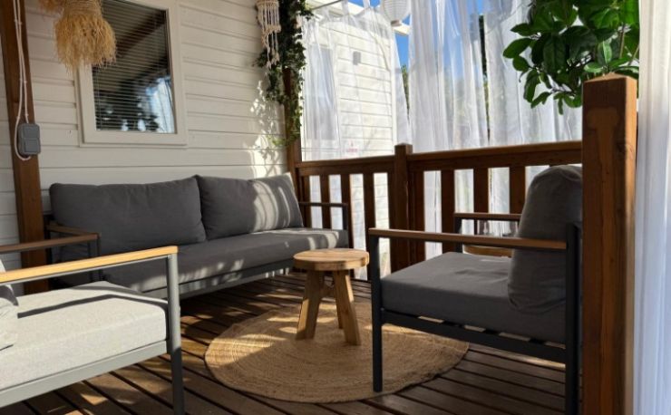 Mobilhome met airco, 4 nette fietsen, op het nieuwe gedeelte van de camping (strand op 200 m).
