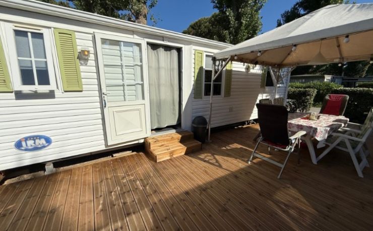 Chalet op een familiecamping met prachtig zwembad en aan de Middellandse Zee
