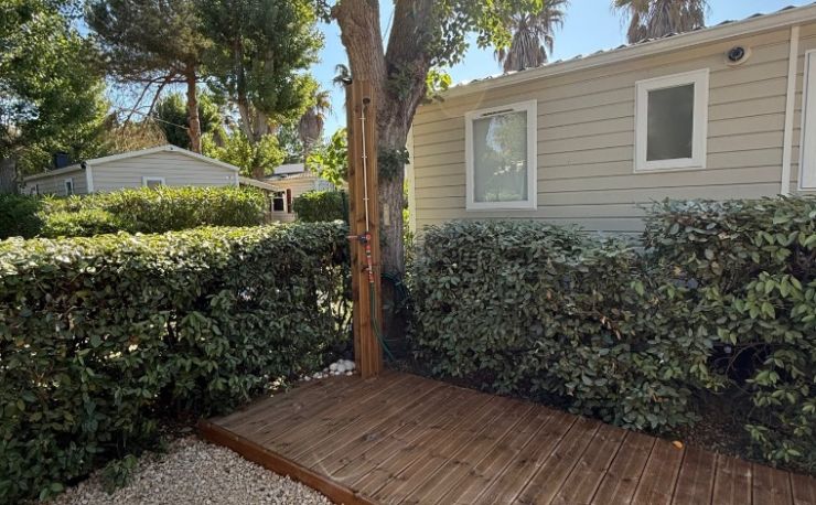 Chalet op een familiecamping met prachtig zwembad en aan de Middellandse Zee