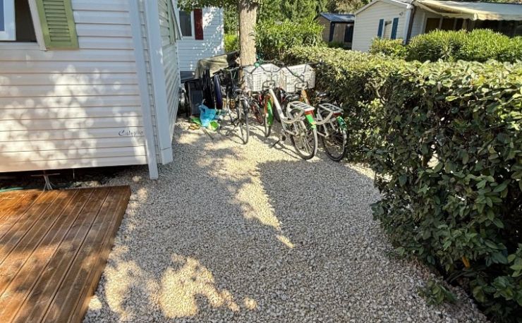 Chalet op een familiecamping met prachtig zwembad en aan de Middellandse Zee